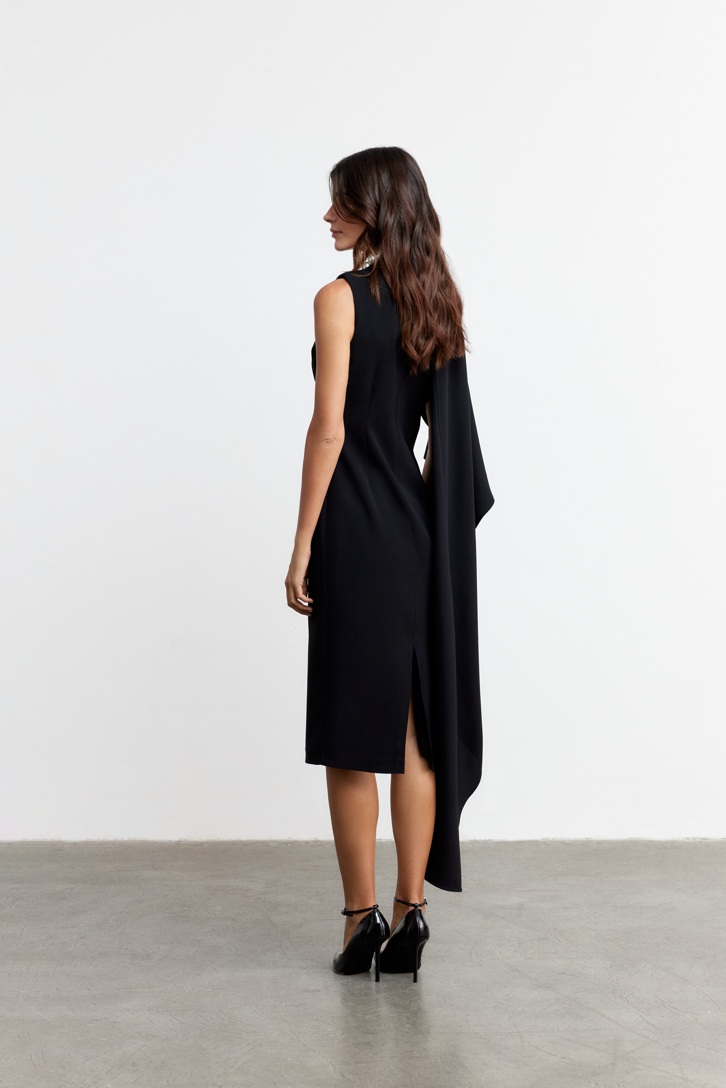 NOVA PELERİN DETAYLI ELBİSE | SİYAH