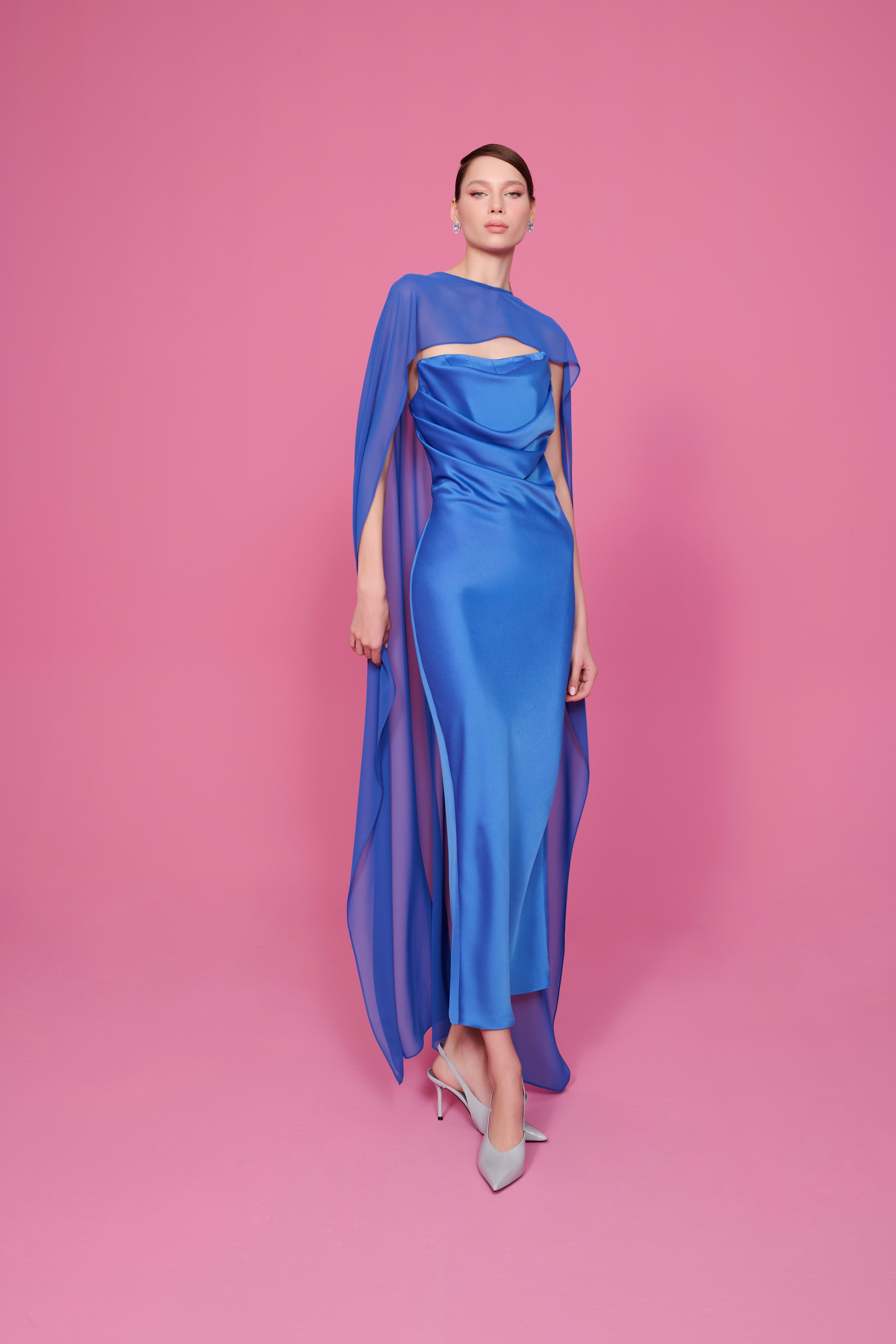 JULIA PELERİNLİ STRAPLEZ SATEN ELBİSE | SAKS MAVİ