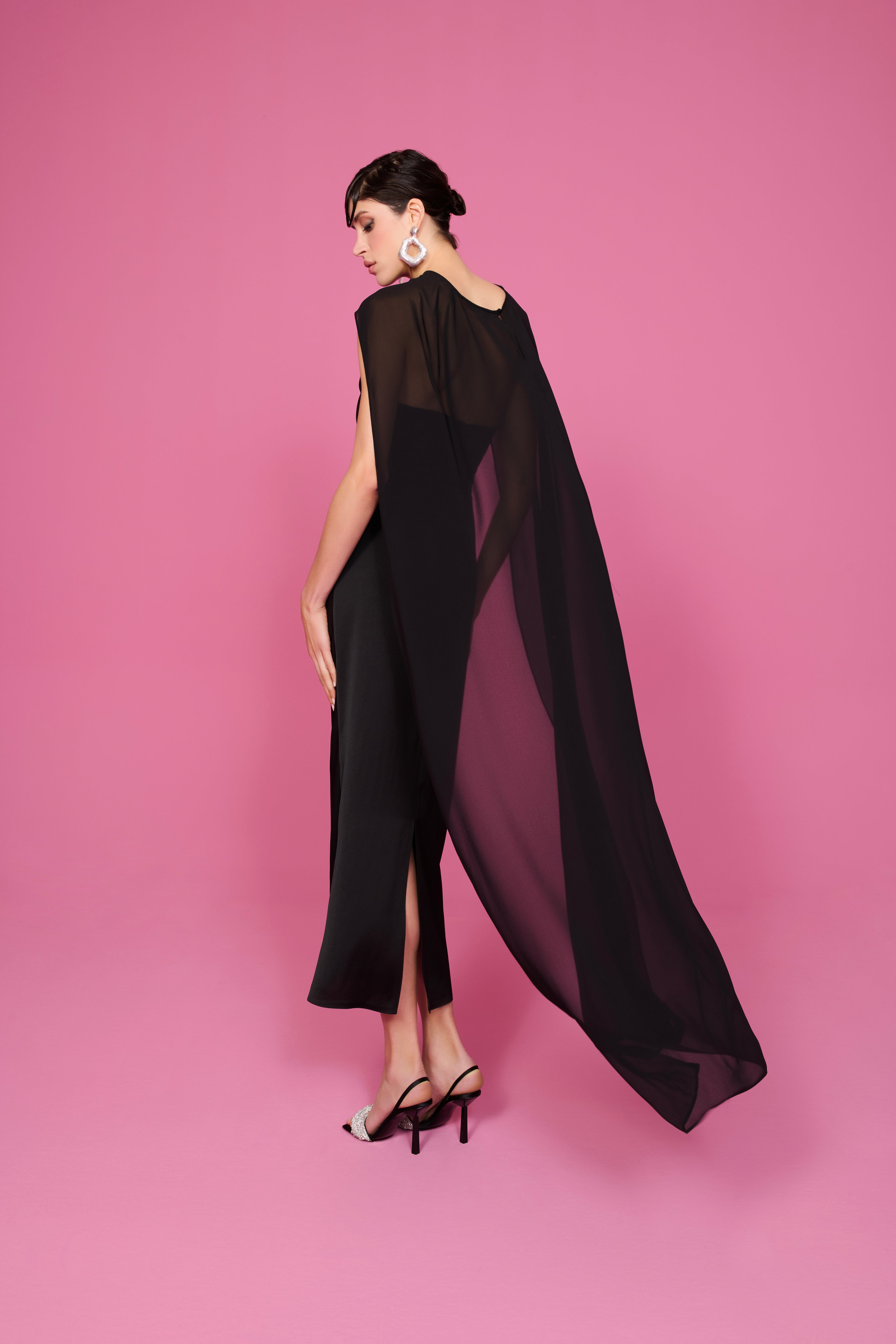 happy to wear Elbiseler JULIA PELERİNLİ STRAPLEZ SATEN ELBİSE | SİYAH