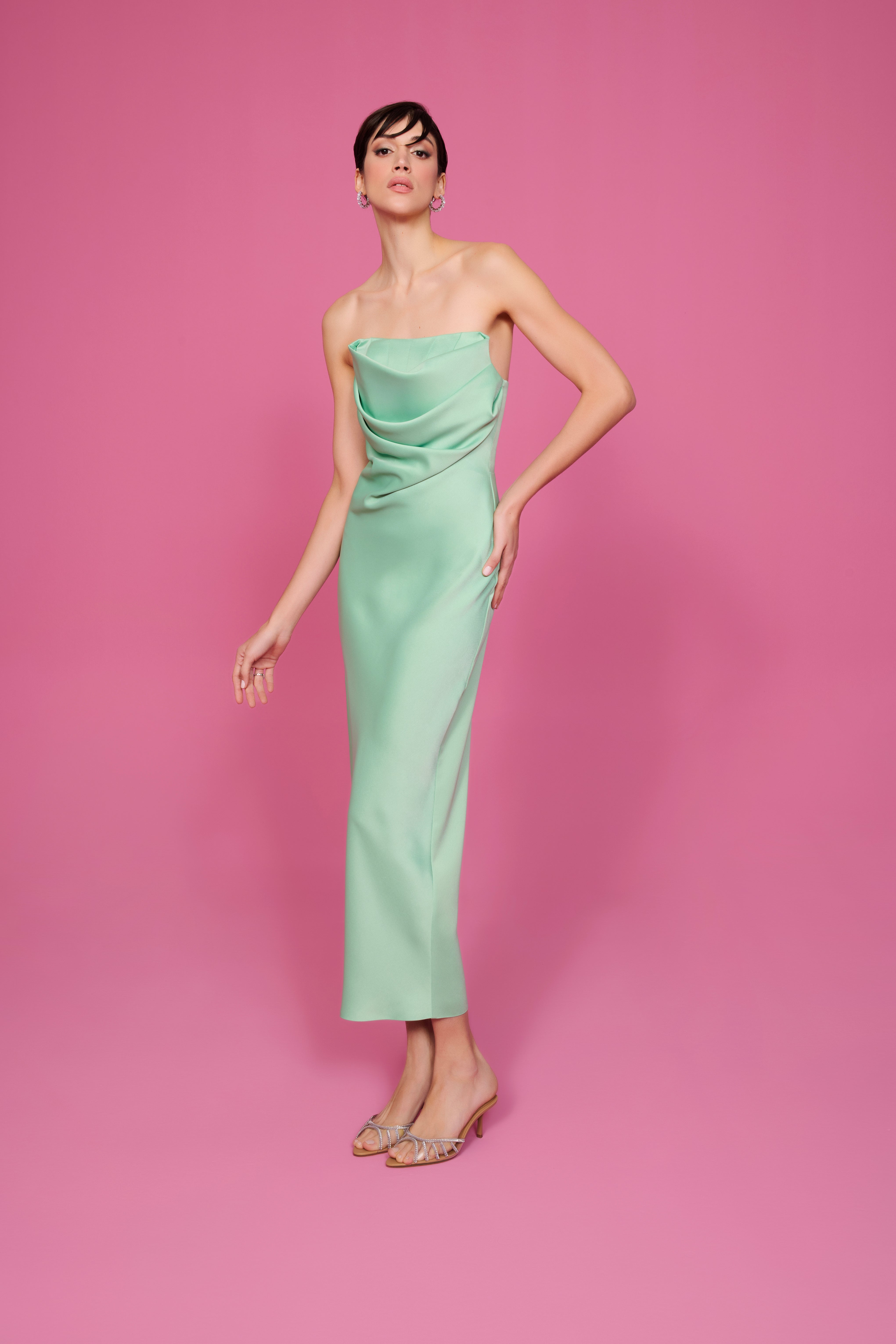 happy to wear Elbiseler JULIA PELERİNLİ STRAPLEZ SATEN ELBİSE | SU YEŞİLİ
