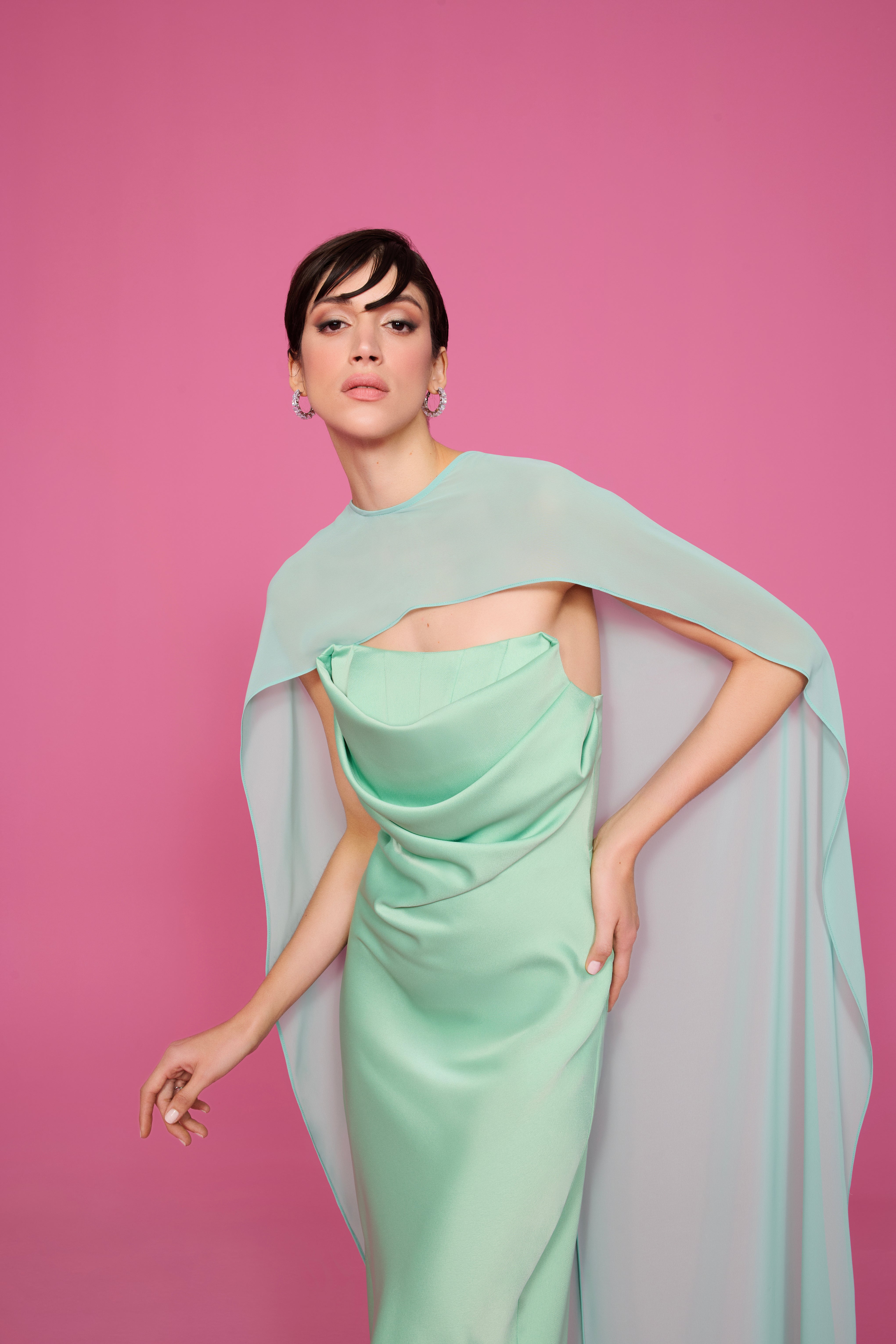happy to wear Elbiseler JULIA PELERİNLİ STRAPLEZ SATEN ELBİSE | SU YEŞİLİ