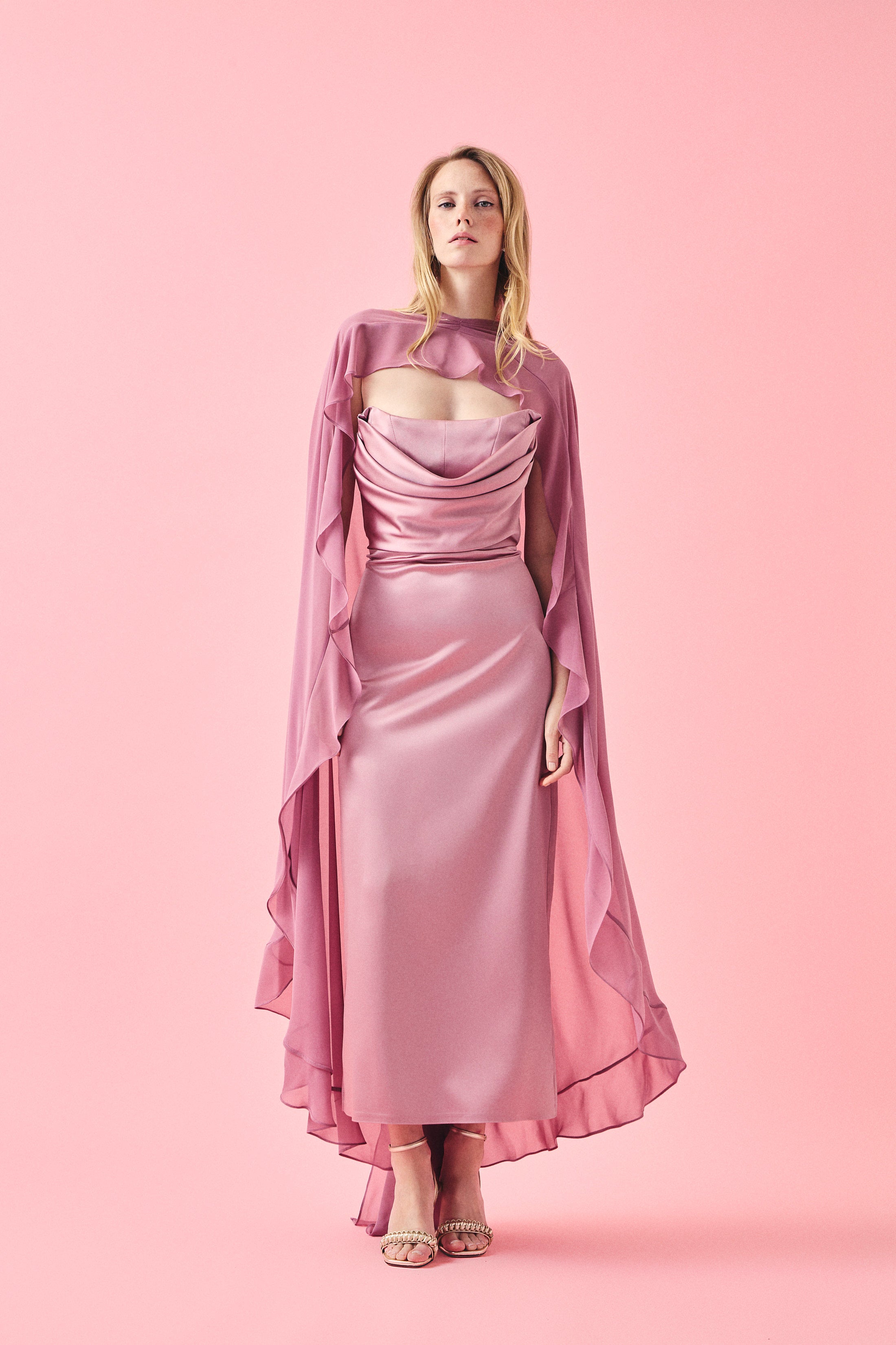 MOTION FLOW PELERİNLİ ELBİSE | BLUSH PEMBE