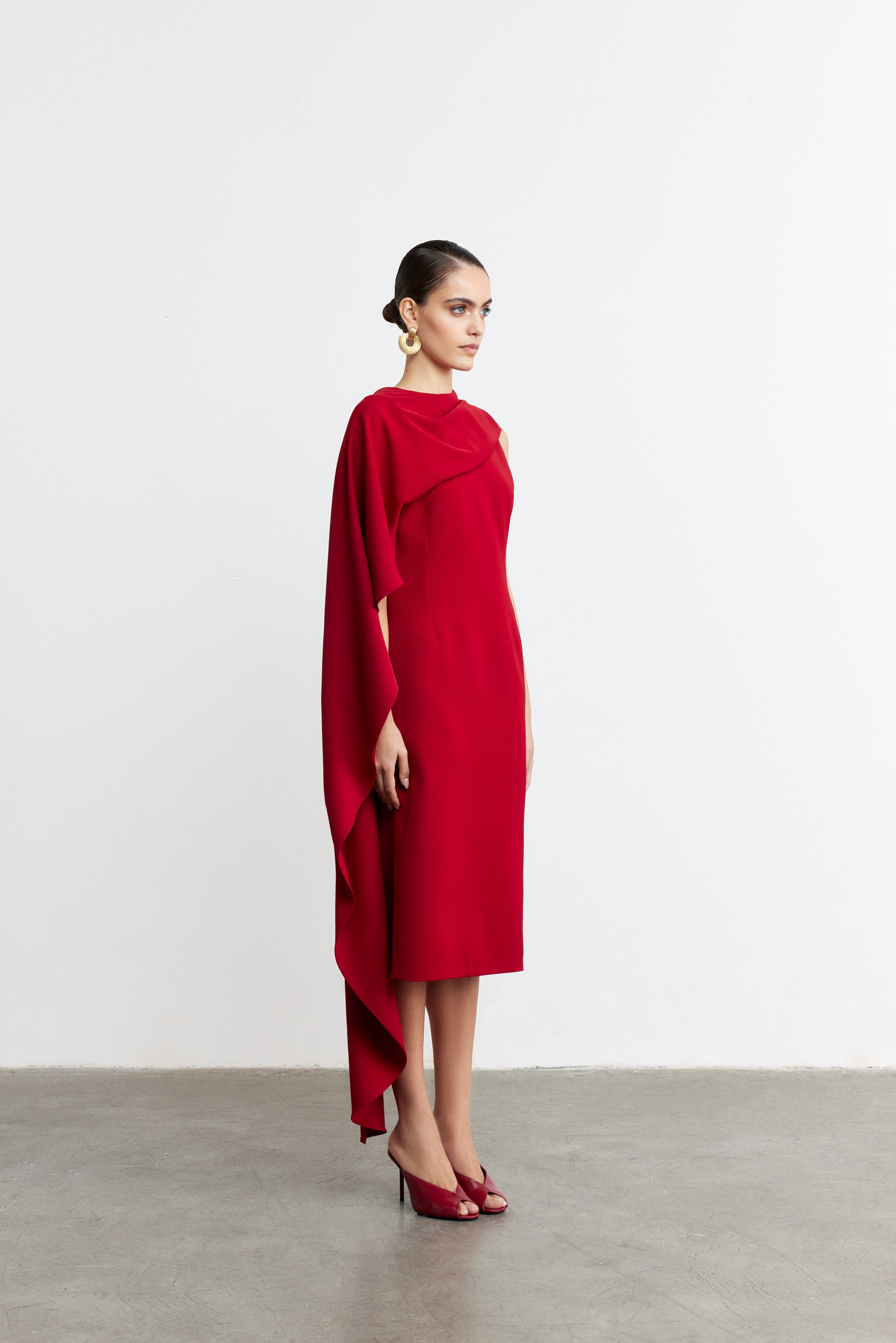 NOVA PELERİN DETAYLI ELBİSE | KOYU KIRMIZI