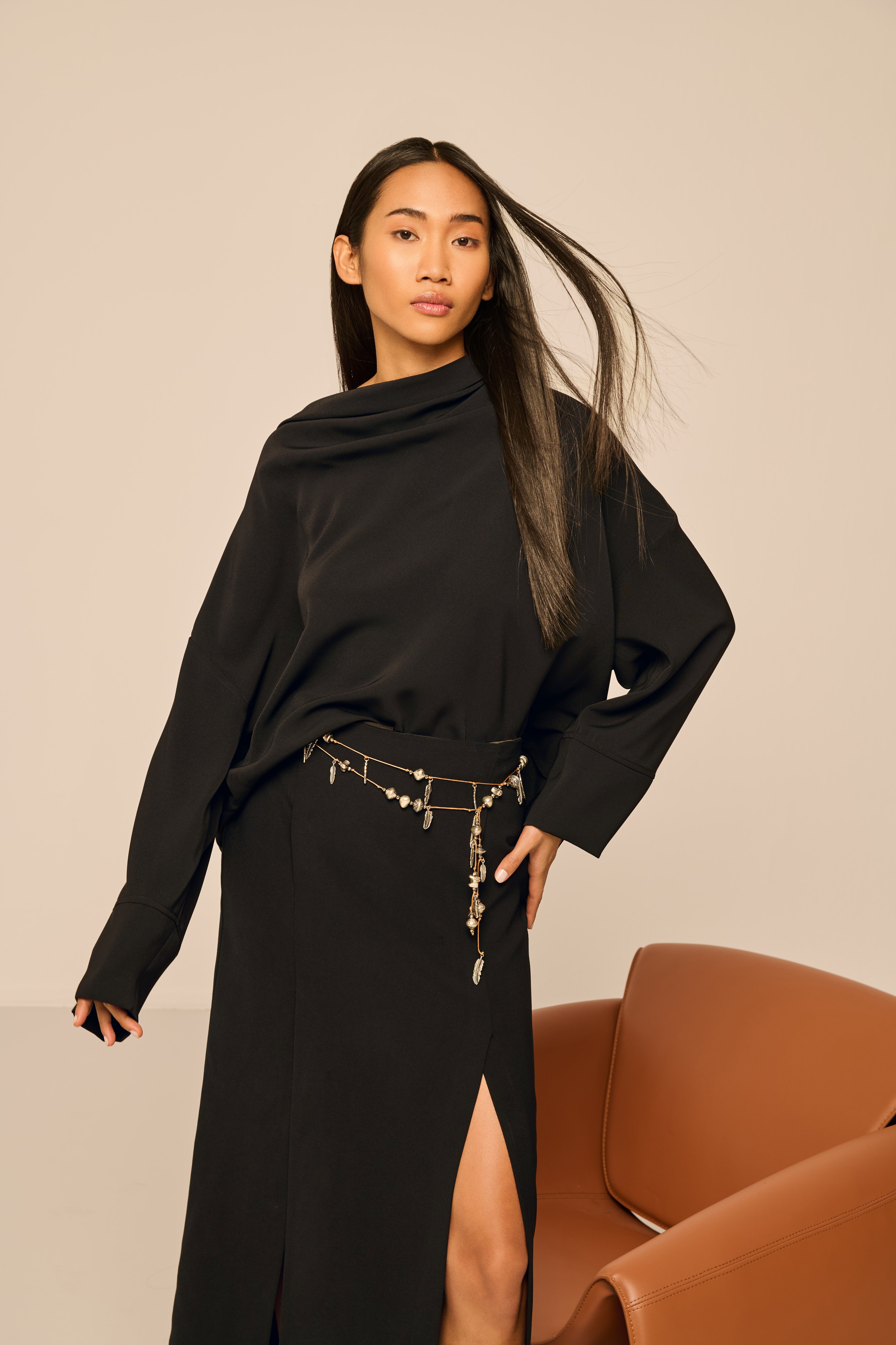 AURA SIRT DETAYLI BLUZ | SİYAH