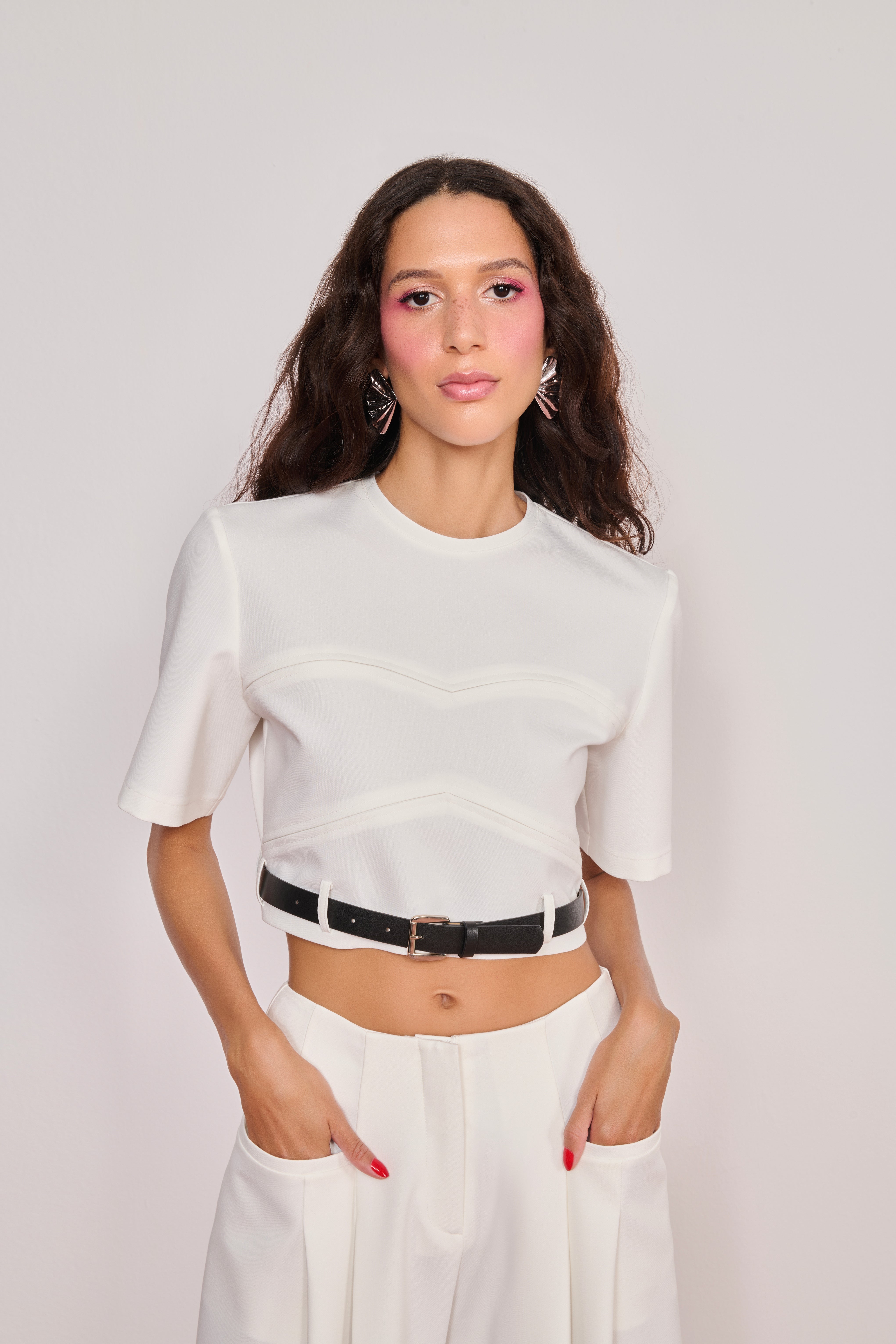 HAPPY TO WEAR Gömlekler ve Üstlükler KEMERLİ DİKİŞ DETAYLI CROPTOP | BEYAZ