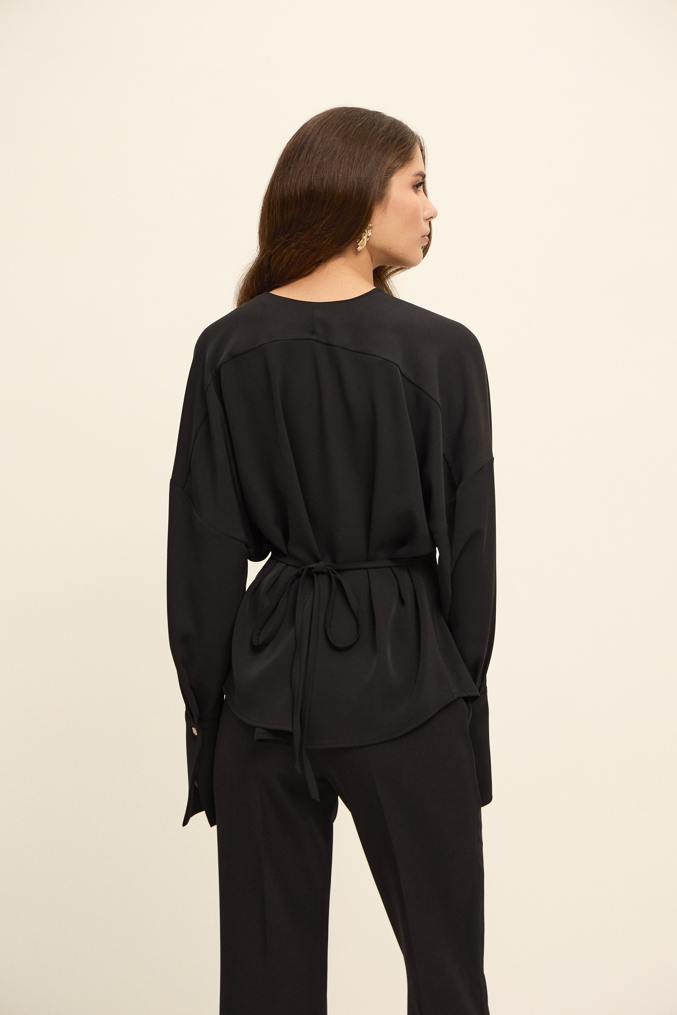 OSLO PİLE DETAYLI BLUZ | SİYAH