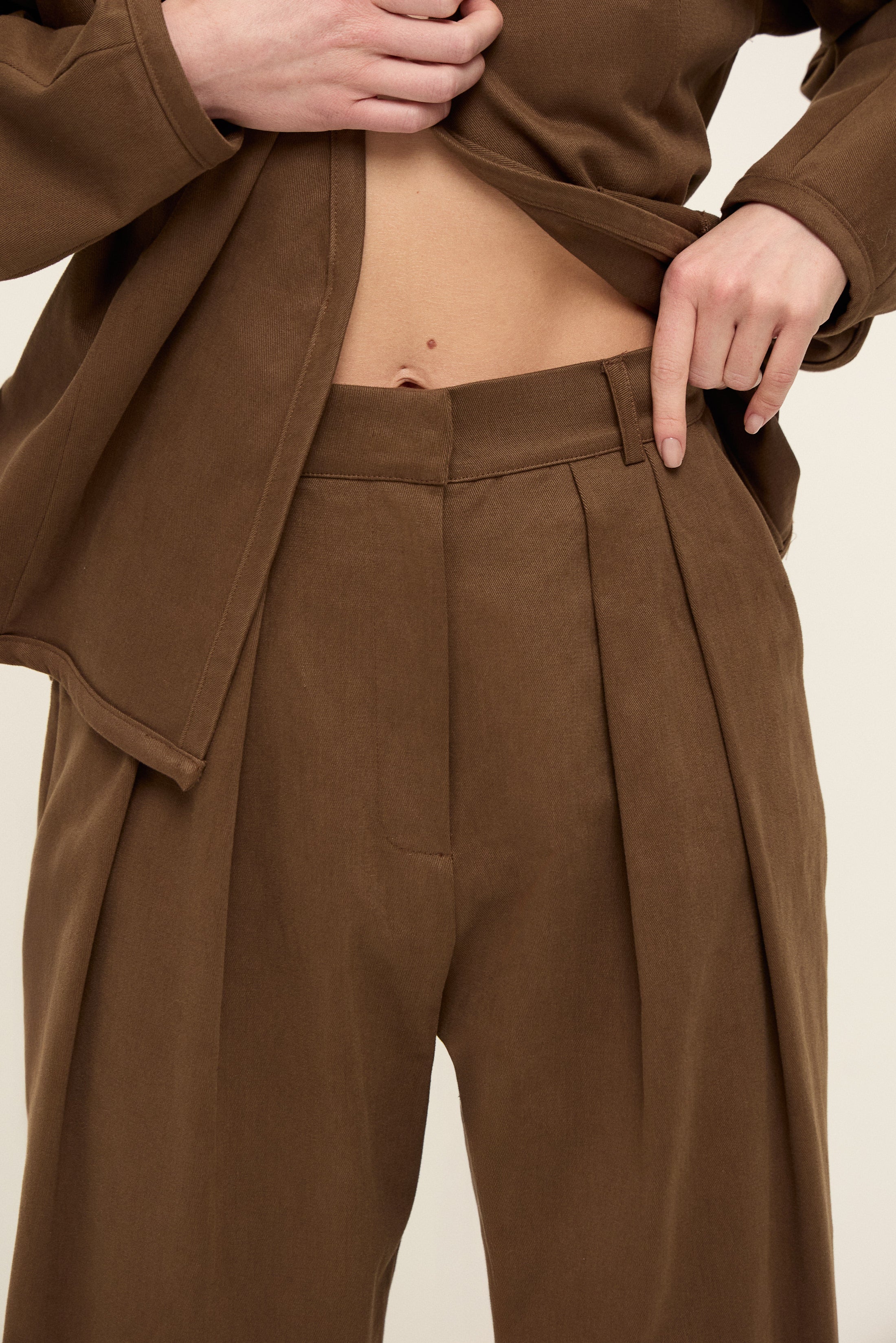 SEOUL PİLELİ CARROT PANTOLON | TÜTÜN RENGİ