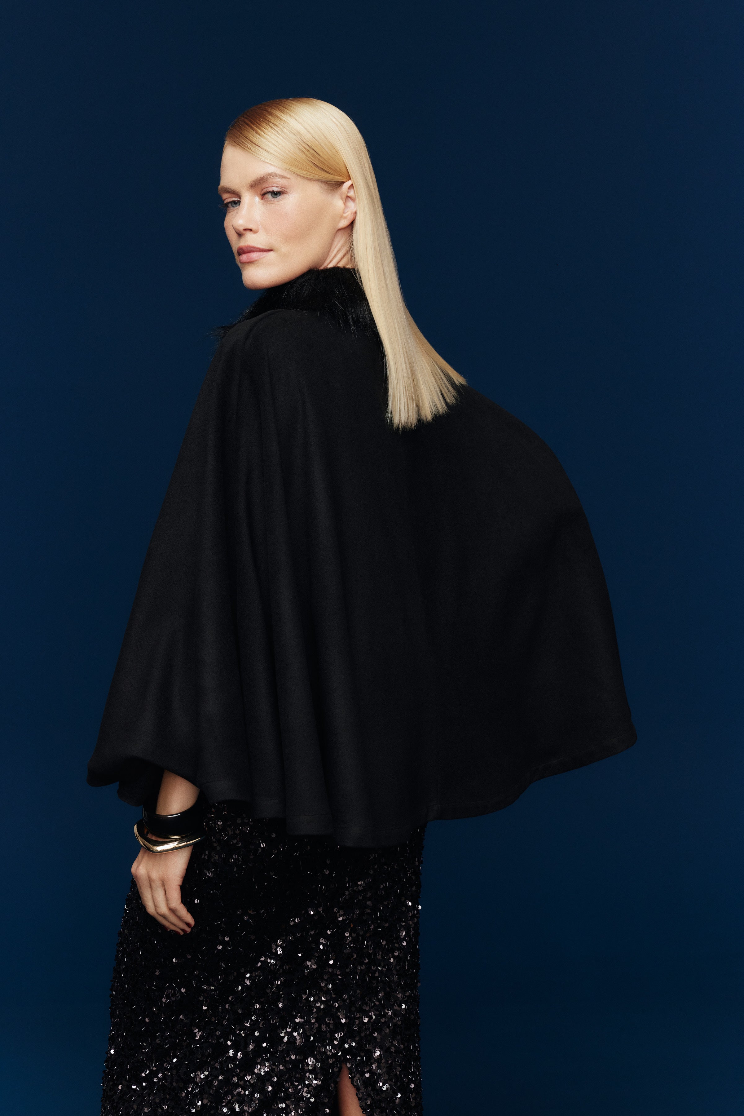 SAMANTHA KÜRK YAKALI KAŞE PELERİN | SİYAH