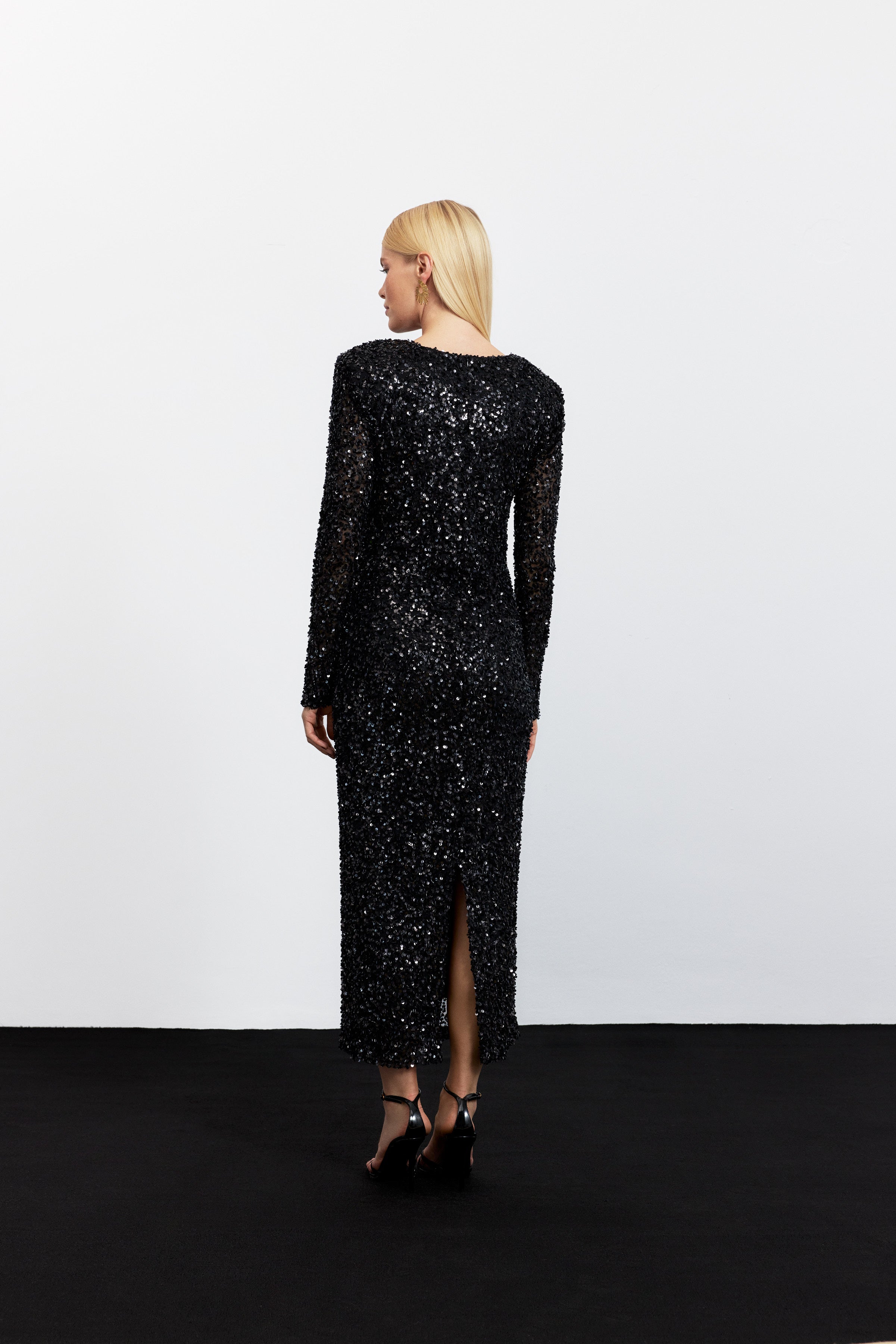 SELENA DAMLA DEKOLTELİ PAYET ELBİSE | SİYAH