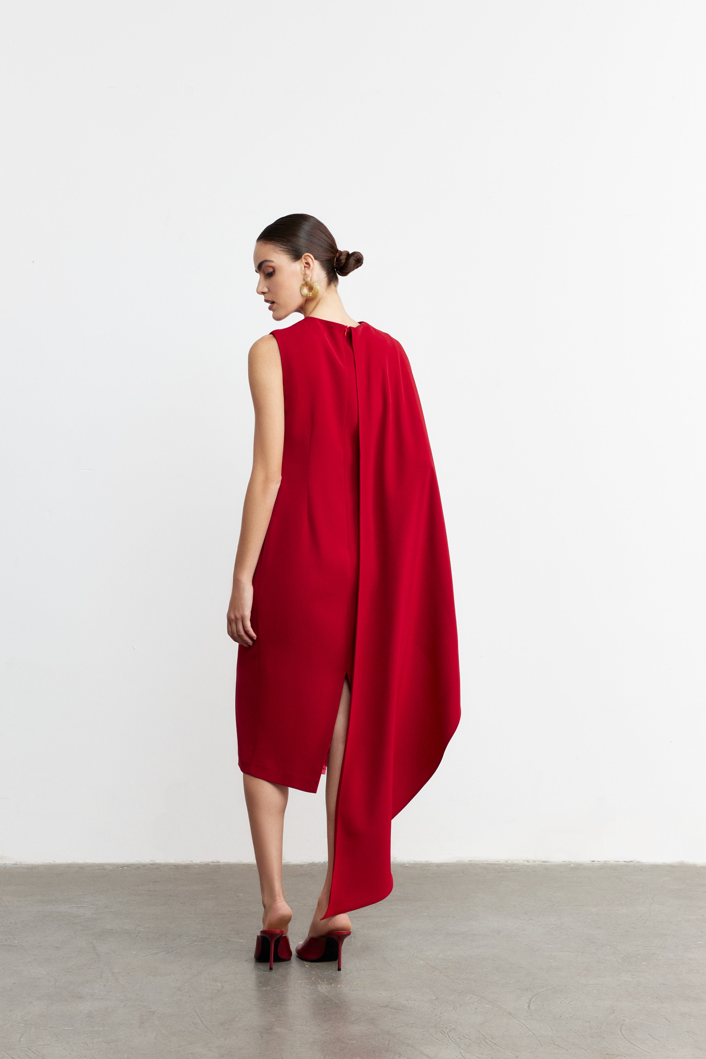 NOVA PELERİN DETAYLI ELBİSE | KOYU KIRMIZI