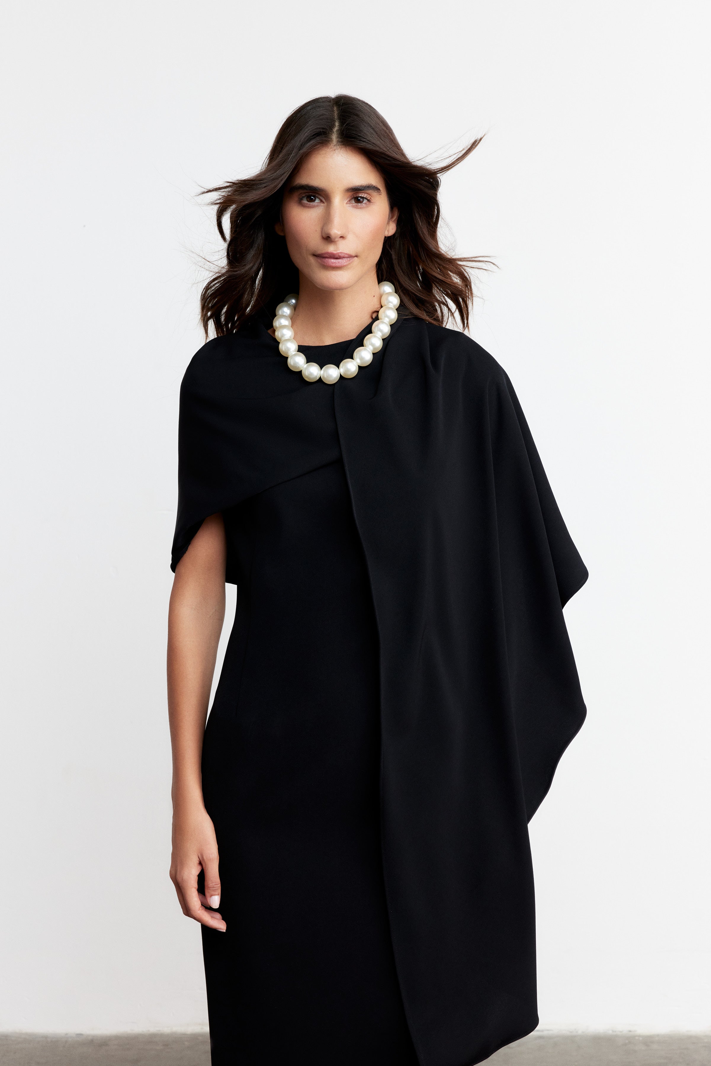 NOVA PELERİN DETAYLI ELBİSE | SİYAH
