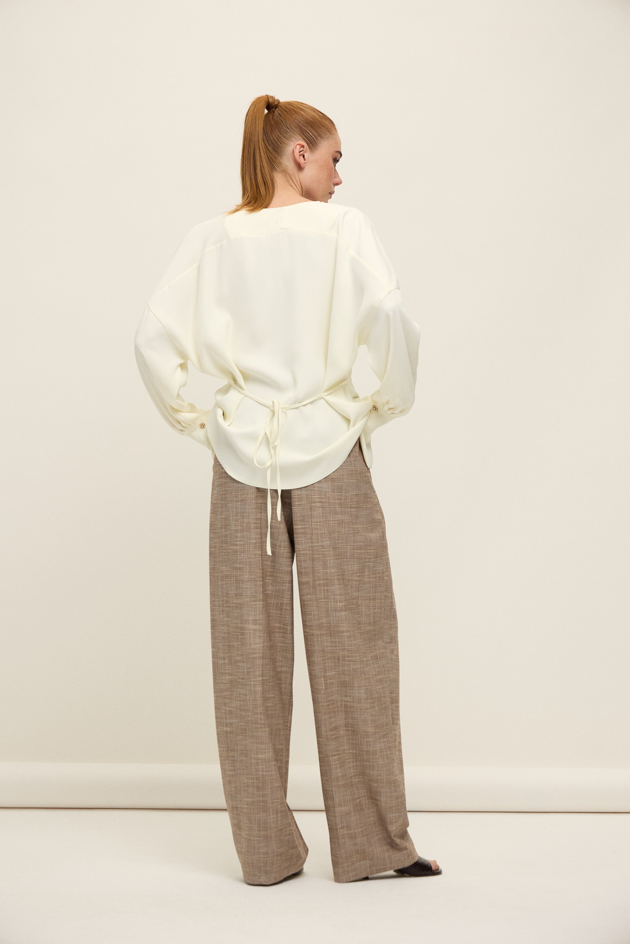 OSLO PİLE DETAYLI BLUZ | KIRIK BEYAZ