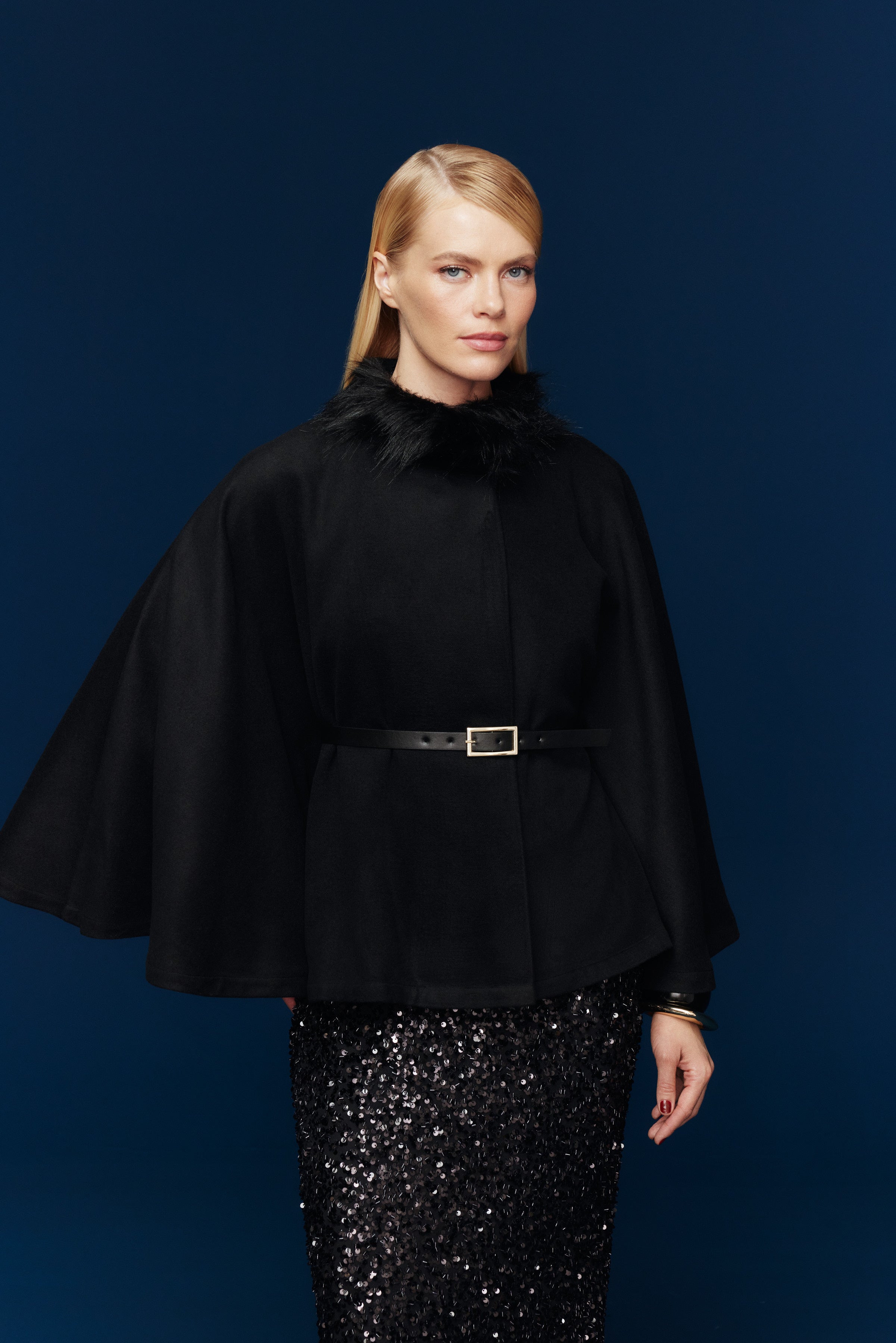 SAMANTHA KÜRK YAKALI KAŞE PELERİN | SİYAH