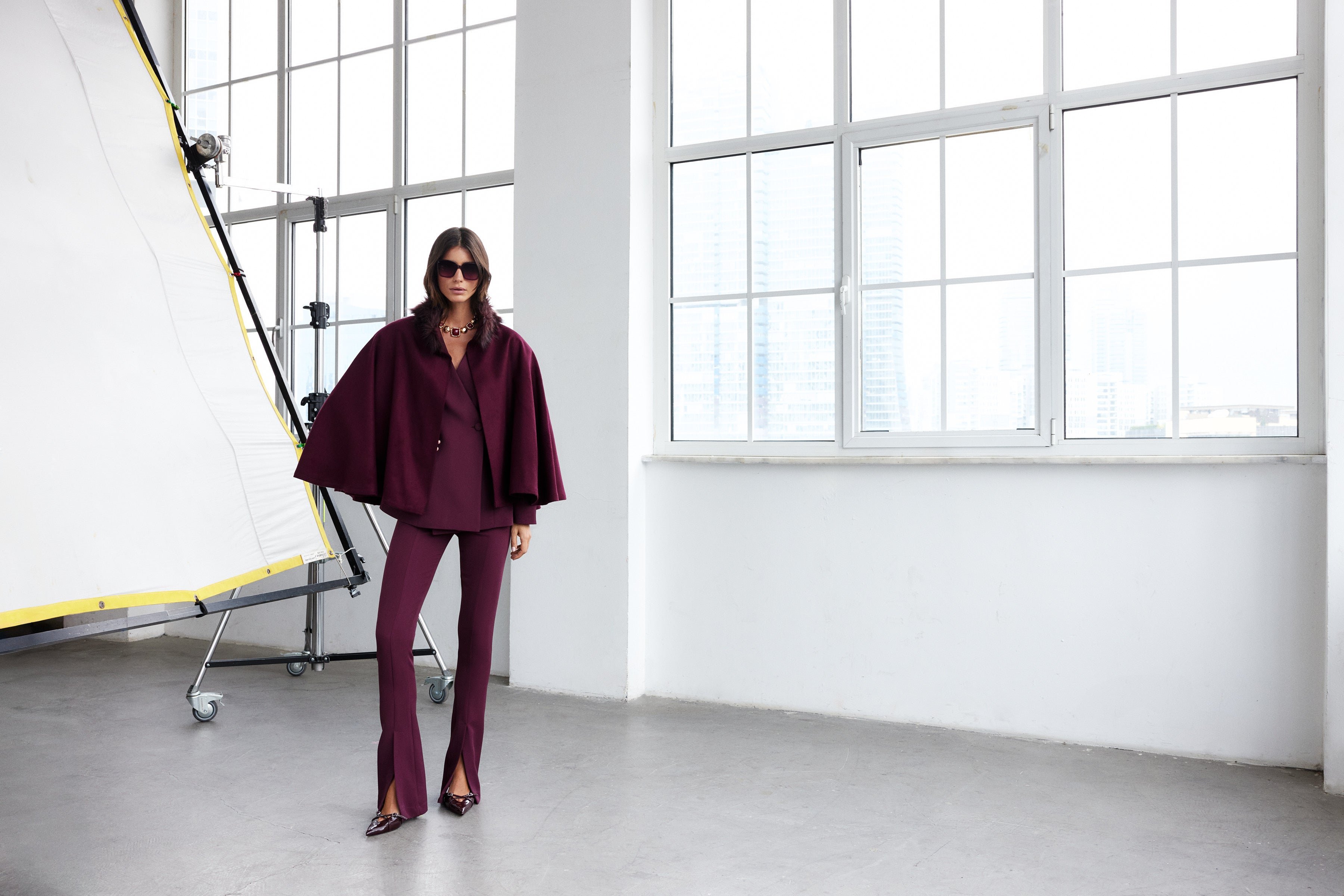 SAMANTHA KÜRK YAKALI KAŞE PELERİN | VİŞNE